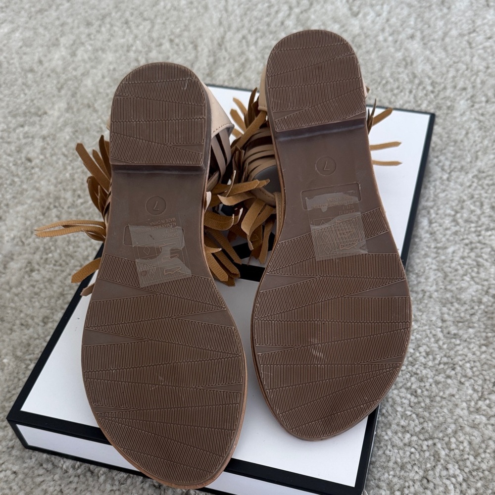 Adriana New York Fringe Sandals, Tan Color, Size: 7 - Picture 6 of 8